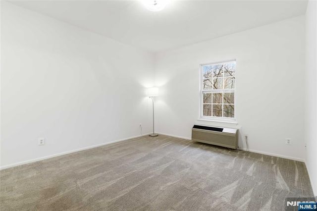 5301 Richmond Road 301, West Milford, NJ 07480