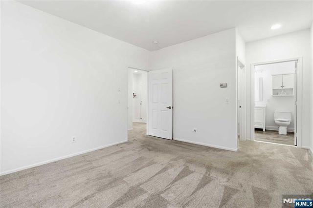 5301 Richmond Road 301, West Milford, NJ 07480