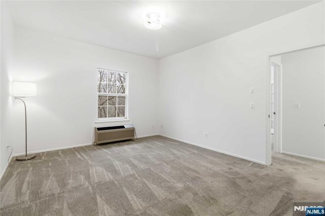 5301 Richmond Road 301, West Milford, NJ 07480