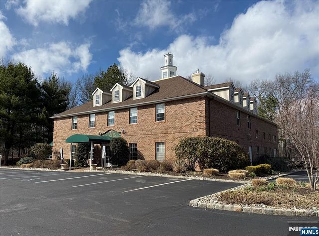 5301 Richmond Road 301, West Milford, NJ 07480