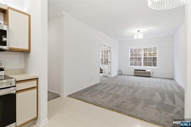 5301 Richmond Road 301, West Milford, NJ 07480