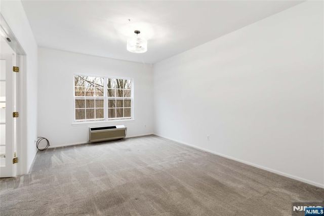 5301 Richmond Road 301, West Milford, NJ 07480