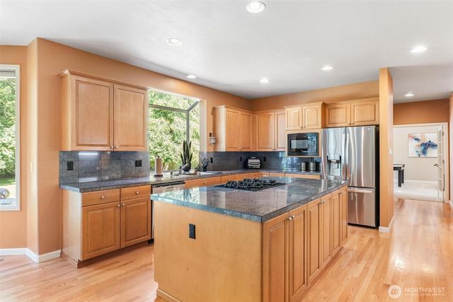 26810 SE 9th Way, Sammamish, WA 98075
