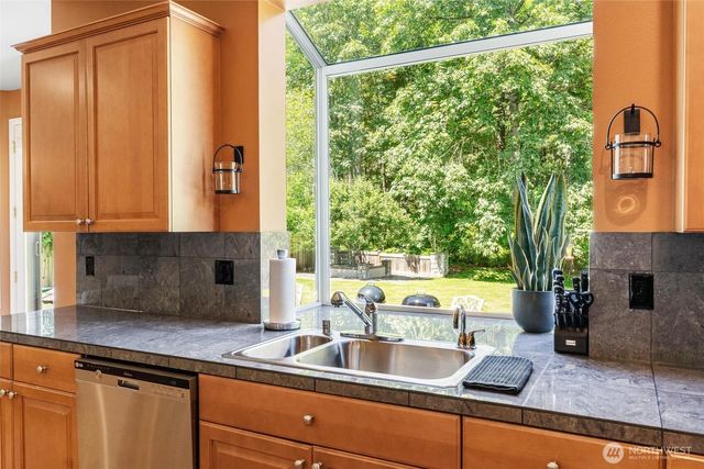26810 SE 9th Way, Sammamish, WA 98075