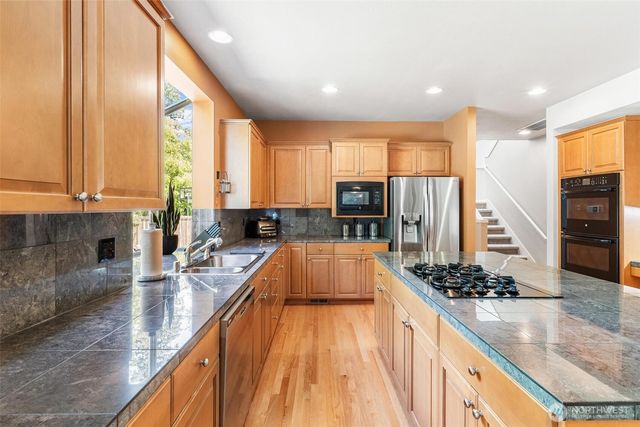 26810 SE 9th Way, Sammamish, WA 98075