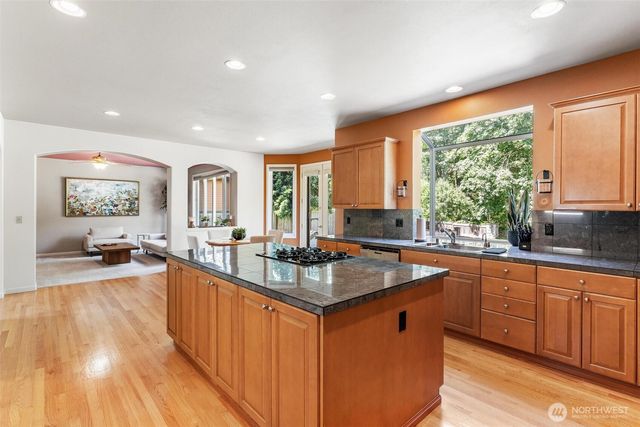 26810 SE 9th Way, Sammamish, WA 98075