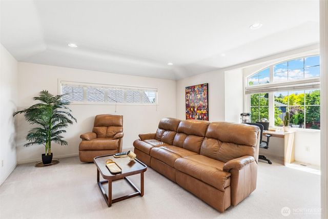 26810 SE 9th Way, Sammamish, WA 98075