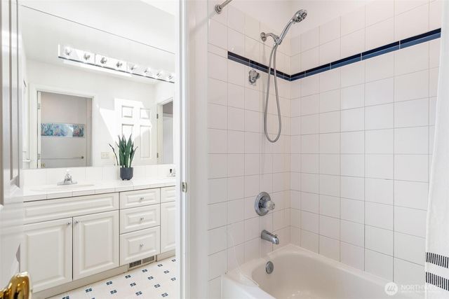 26810 SE 9th Way, Sammamish, WA 98075