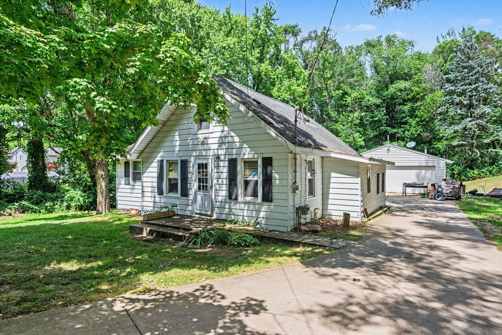 5953 Dawes Avenue, Kalamazoo, MI 49048