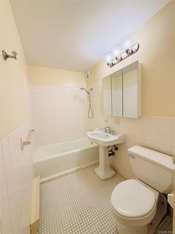 136-35 Maple Avenue 4E, Flushing, NY 11355