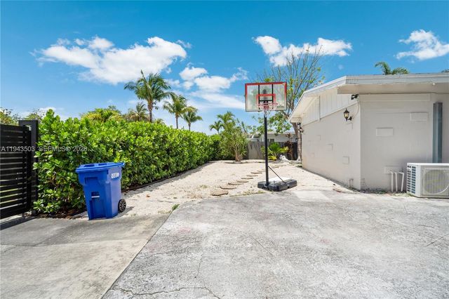1245 NE 154th St, North Miami Beach, FL 33162