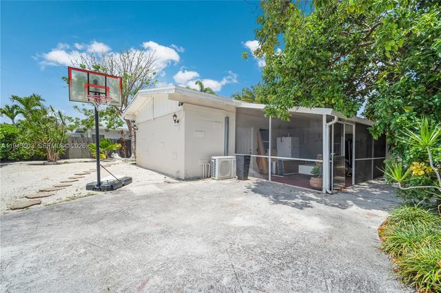 1245 NE 154th St, North Miami Beach, FL 33162