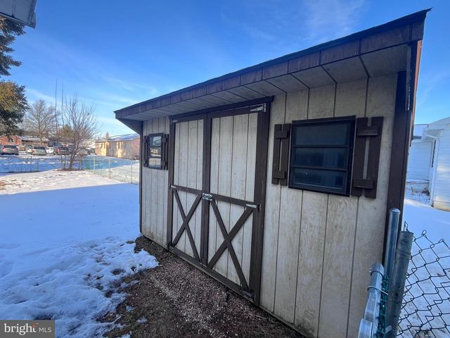 1003 KESSLER DR, Shippensburg, PA 17257