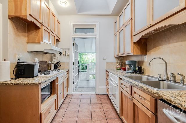 216 W Bolton Street, Savannah, GA 31401