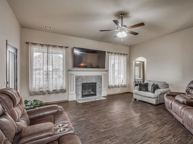 925 SW 14th Street, Moore, OK 73160