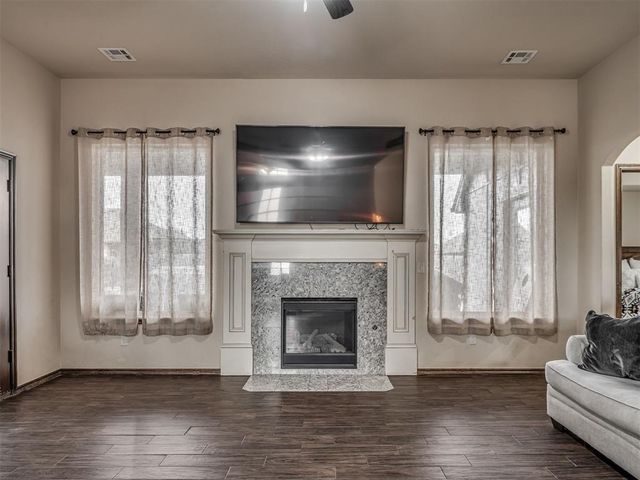 925 SW 14th Street, Moore, OK 73160