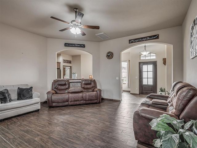 925 SW 14th Street, Moore, OK 73160