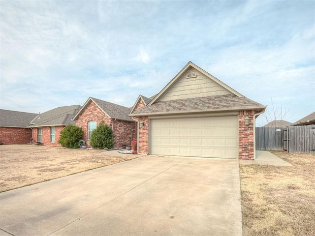 925 SW 14th Street, Moore, OK 73160