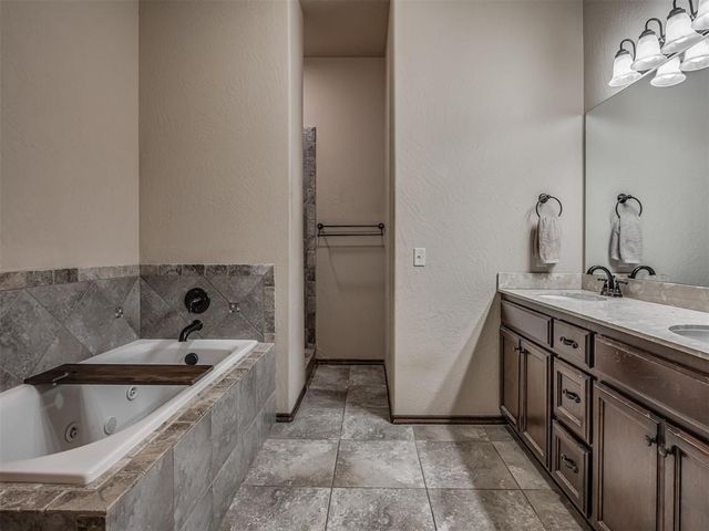 925 SW 14th Street, Moore, OK 73160