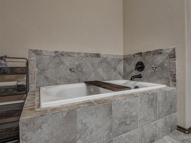 925 SW 14th Street, Moore, OK 73160