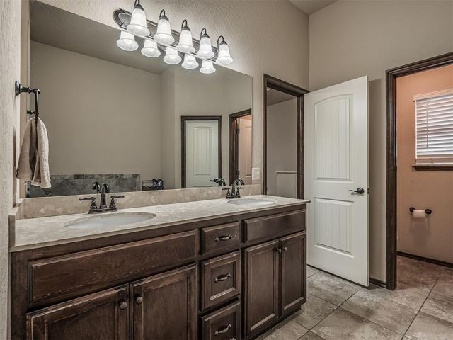 925 SW 14th Street, Moore, OK 73160