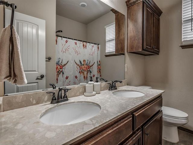 925 SW 14th Street, Moore, OK 73160