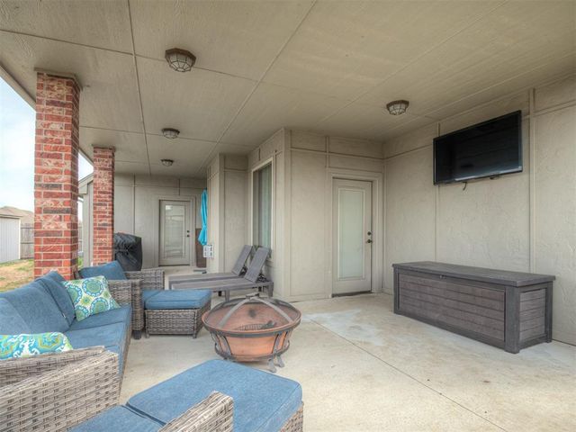 925 SW 14th Street, Moore, OK 73160