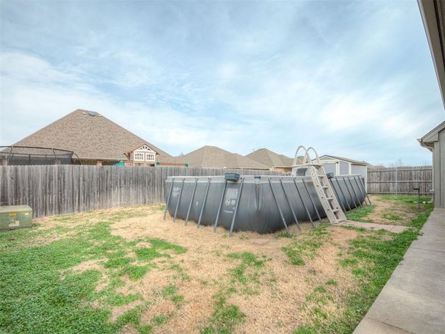 925 SW 14th Street, Moore, OK 73160
