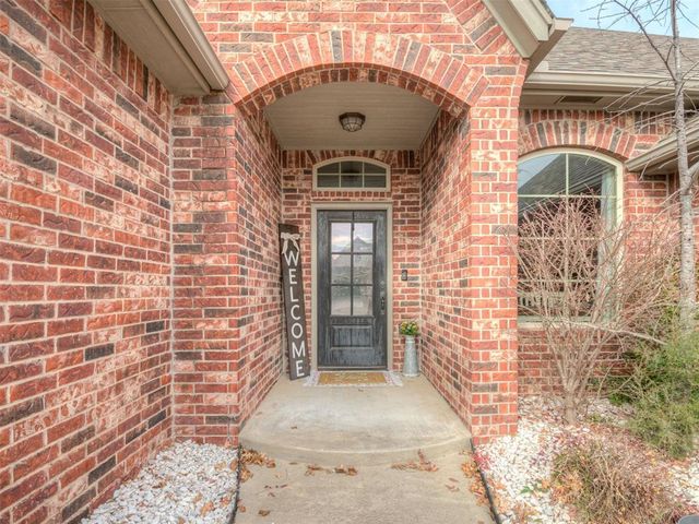 925 SW 14th Street, Moore, OK 73160