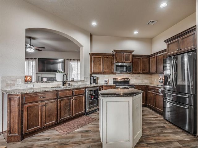 925 SW 14th Street, Moore, OK 73160