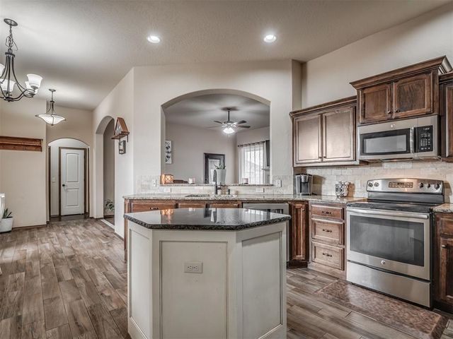 925 SW 14th Street, Moore, OK 73160