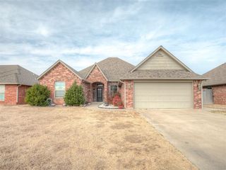 925 SW 14th Street, Moore, OK 73160