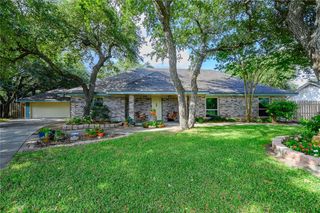 102 San Leanna Dr, Rockport, TX 78382