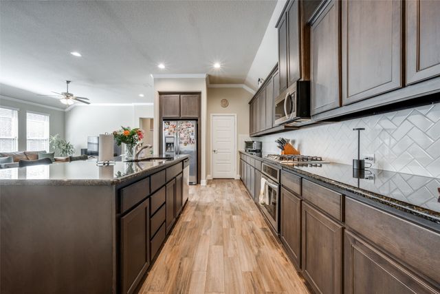 828 Parkside Drive, Argyle, TX 76226