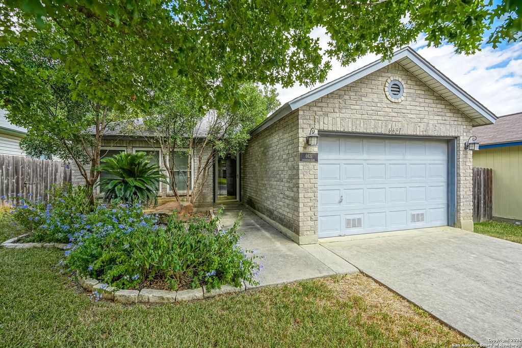 6631 Evenridge Ln, San Antonio, TX 78239