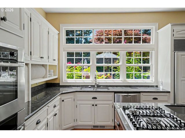 3650 CHRISTEN St S, Salem, OR 97302