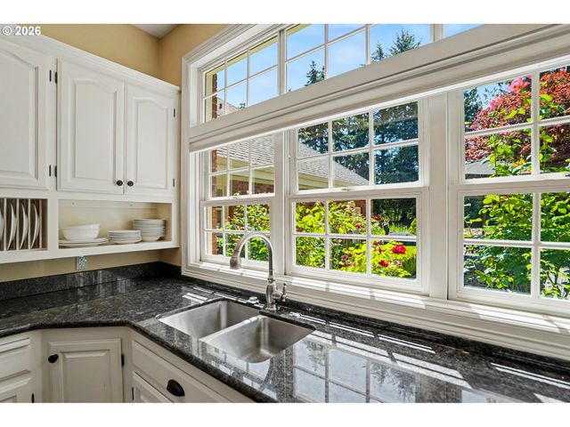 3650 CHRISTEN St S, Salem, OR 97302