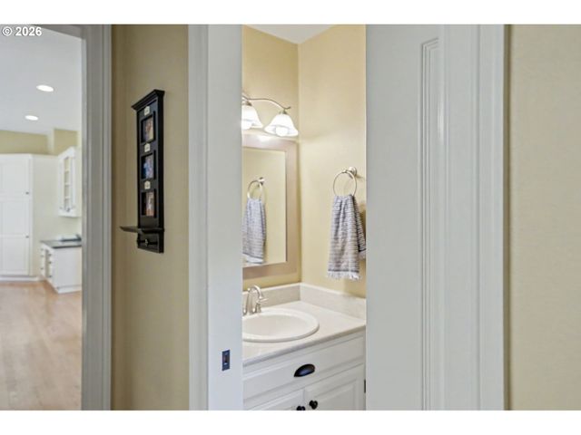 3650 CHRISTEN St S, Salem, OR 97302