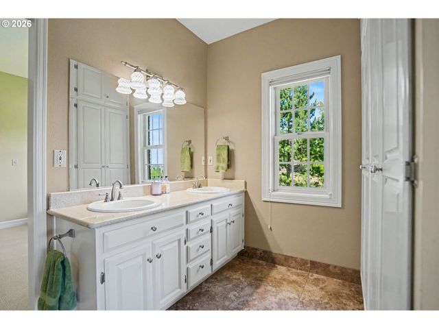 3650 CHRISTEN St S, Salem, OR 97302