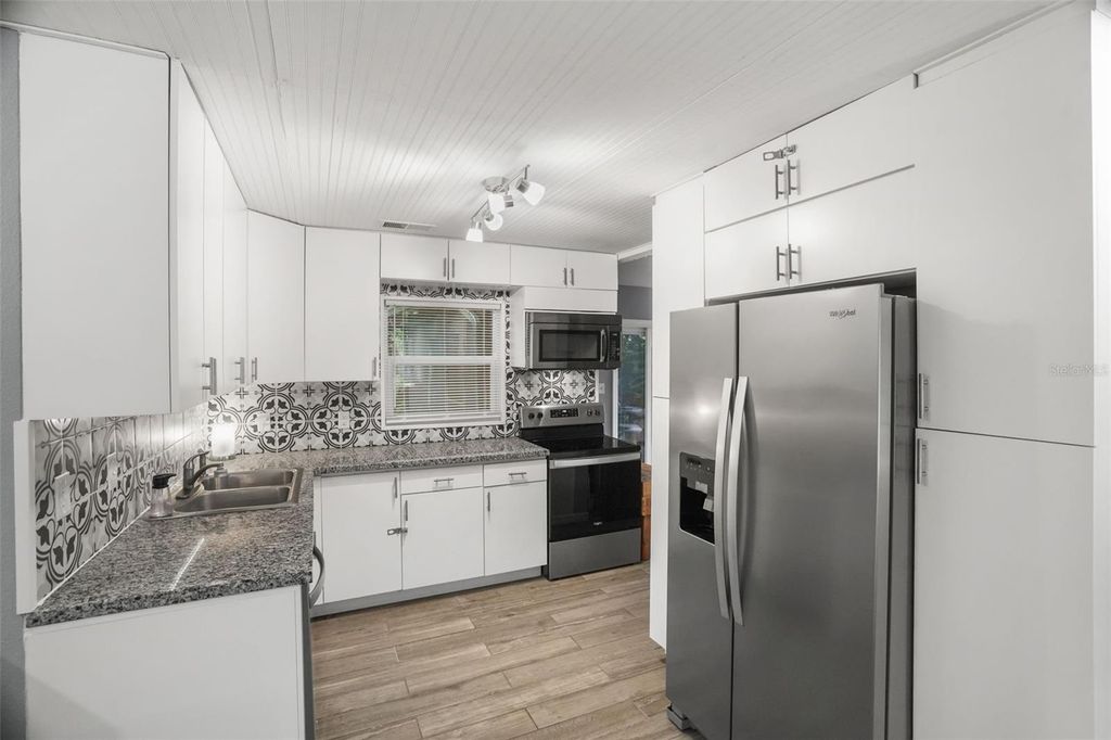 Image 3 of property listing at 1663 SAN MATEO DRIVE, Dunedin, FL 34698