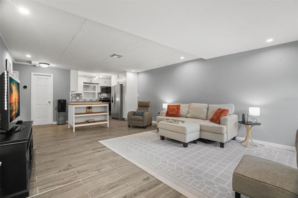 Image 6 of property listing at 1663 SAN MATEO DRIVE, Dunedin, FL 34698