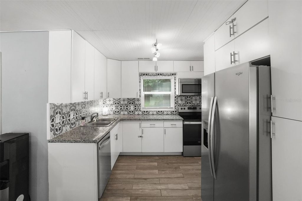 Image 9 of property listing at 1663 SAN MATEO DRIVE, Dunedin, FL 34698