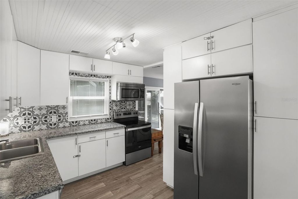 Image 10 of property listing at 1663 SAN MATEO DRIVE, Dunedin, FL 34698