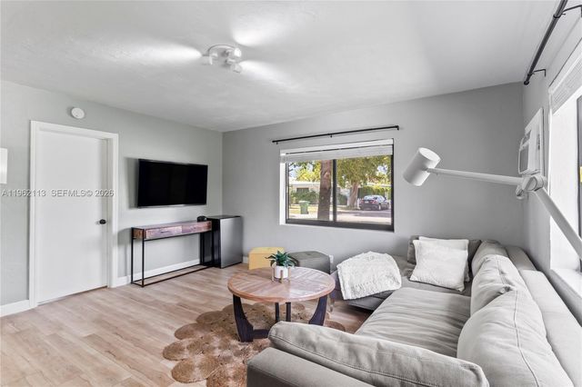 715 NE 6th St 1, Hallandale Beach, FL 33009