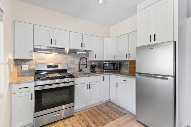 715 NE 6th St 1, Hallandale Beach, FL 33009