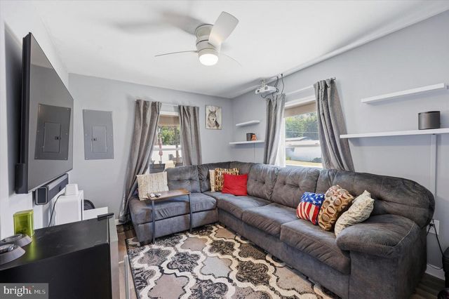 401 STONYBROOK DR, Levittown, PA 19055