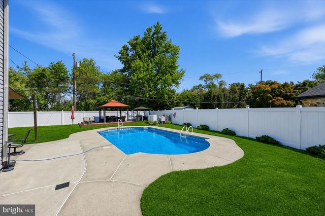 401 STONYBROOK DR, Levittown, PA 19055
