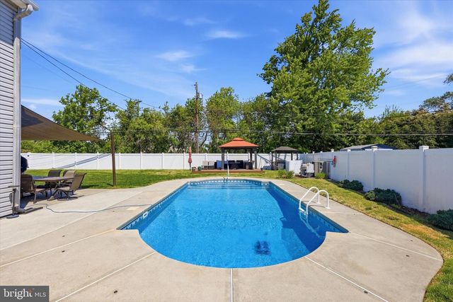 401 STONYBROOK DR, Levittown, PA 19055