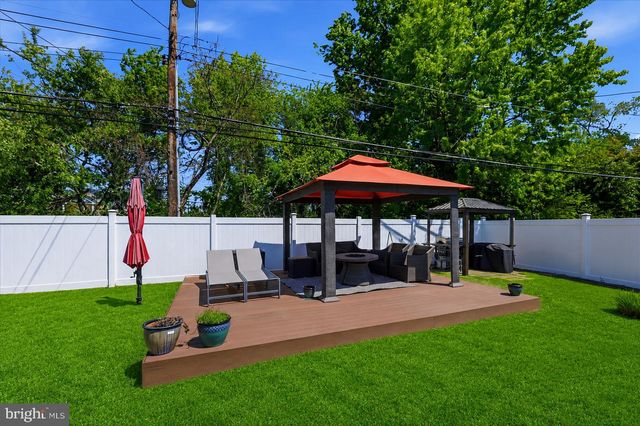 401 STONYBROOK DR, Levittown, PA 19055