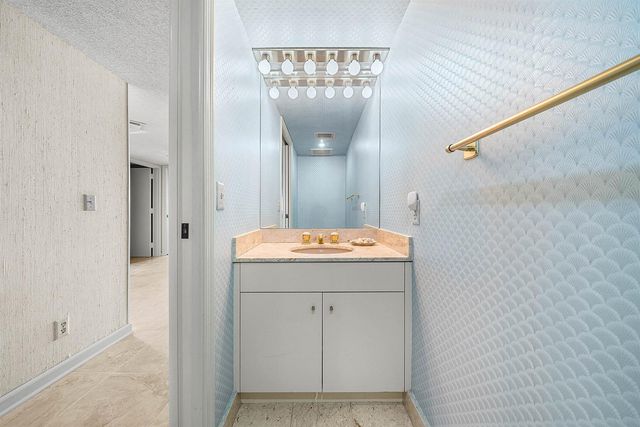 1500 S Ocean Boulevard 604, Boca Raton, FL 33432